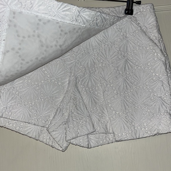 Lilly Pulitzer White Eyelet Skort - Picture 3 of 5